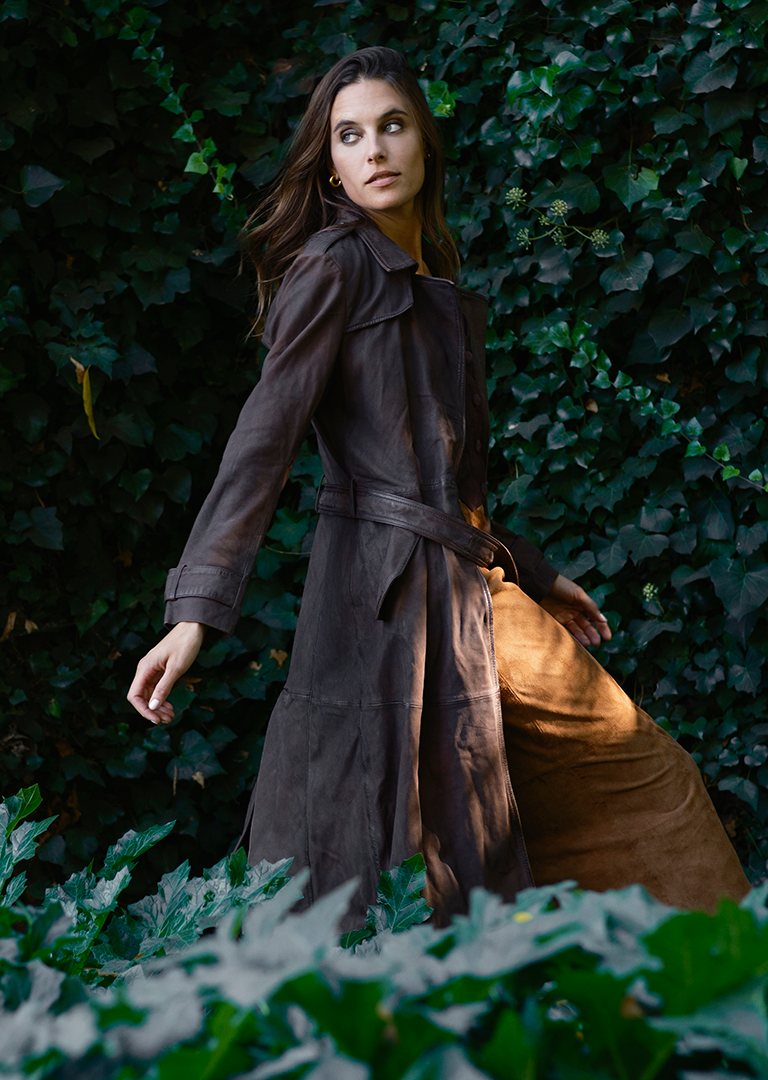 Trench largo de cuero Nobuck color Café