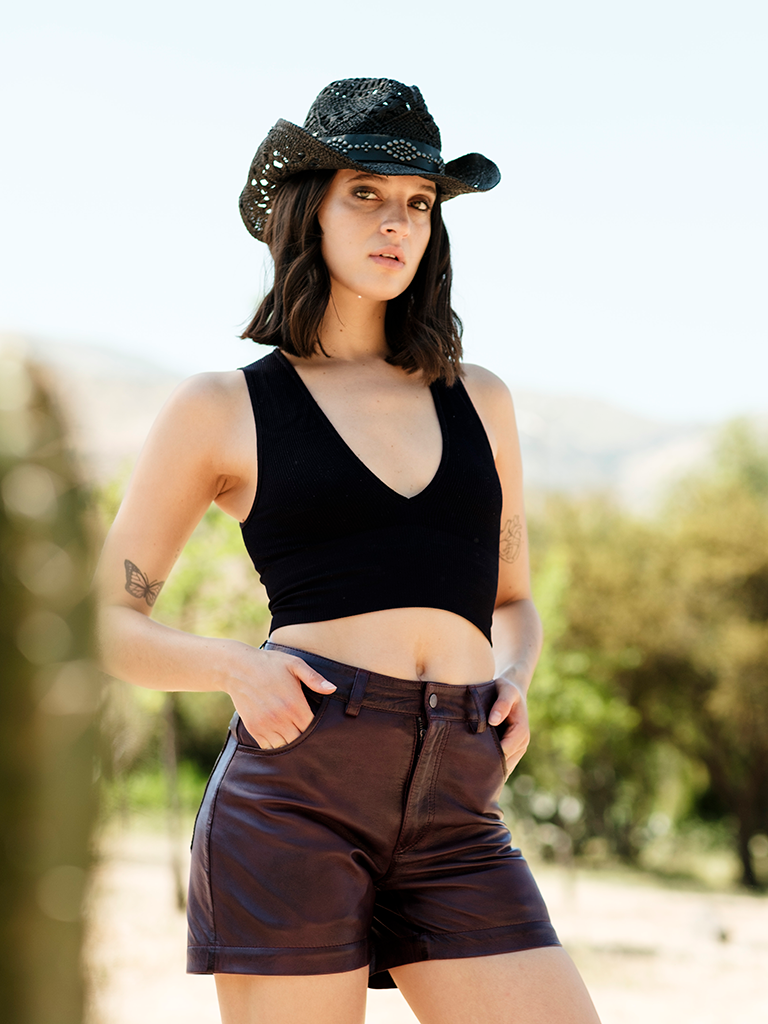 Short de Cuero Sienna color Burdeo