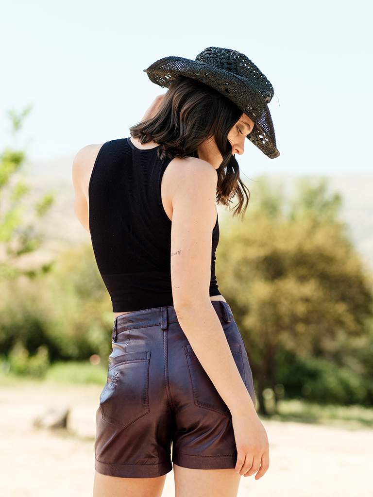 Short de Cuero Sienna color Burdeo