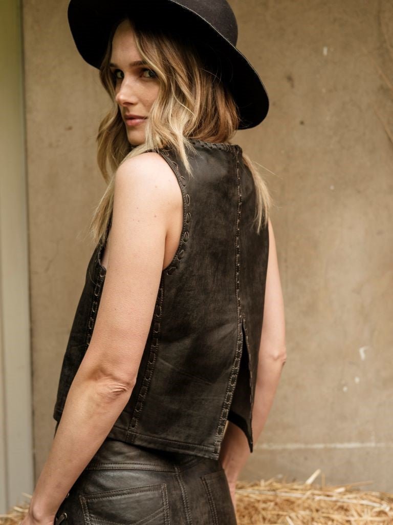 Top de Cuero Sabina Western café sin mangas - Bor spa